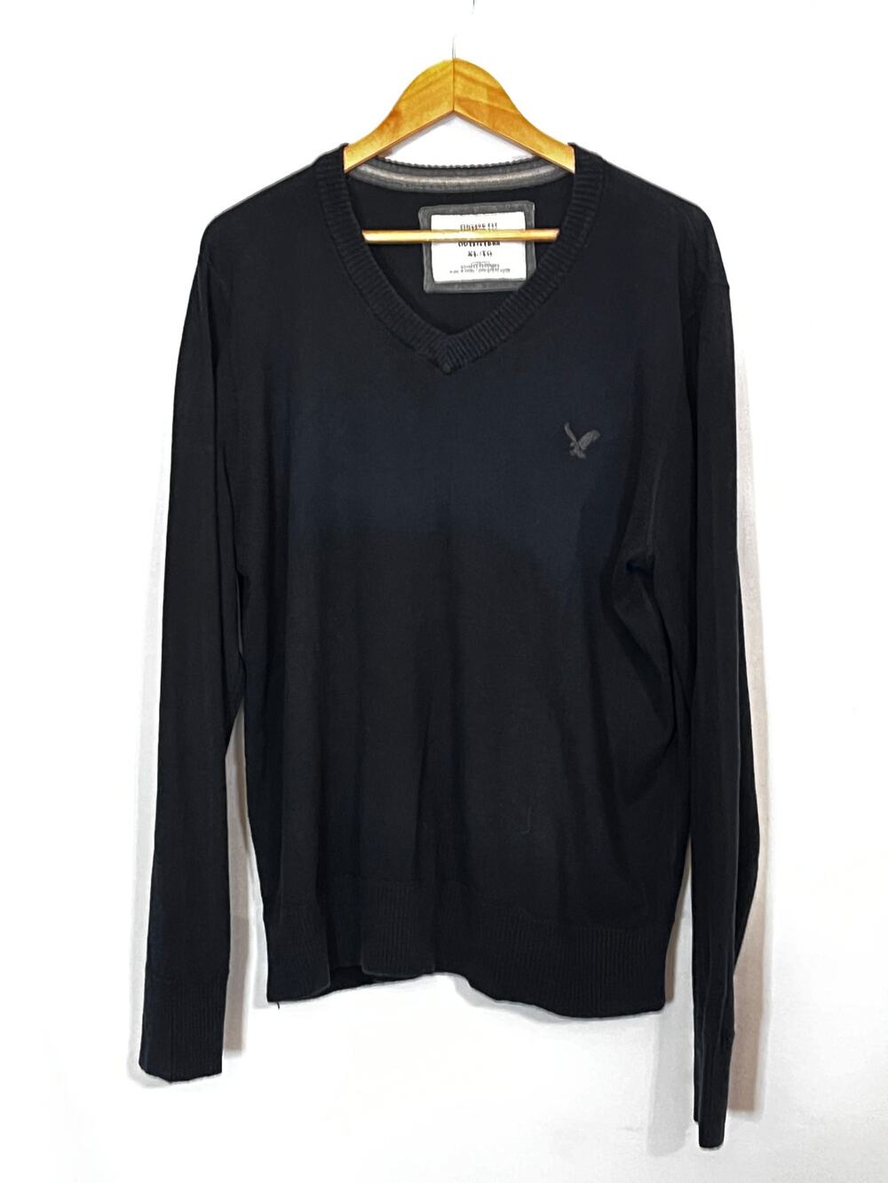 American Eagle Outfitters Pullover Black Sweater XL Pre-Owned with faded area